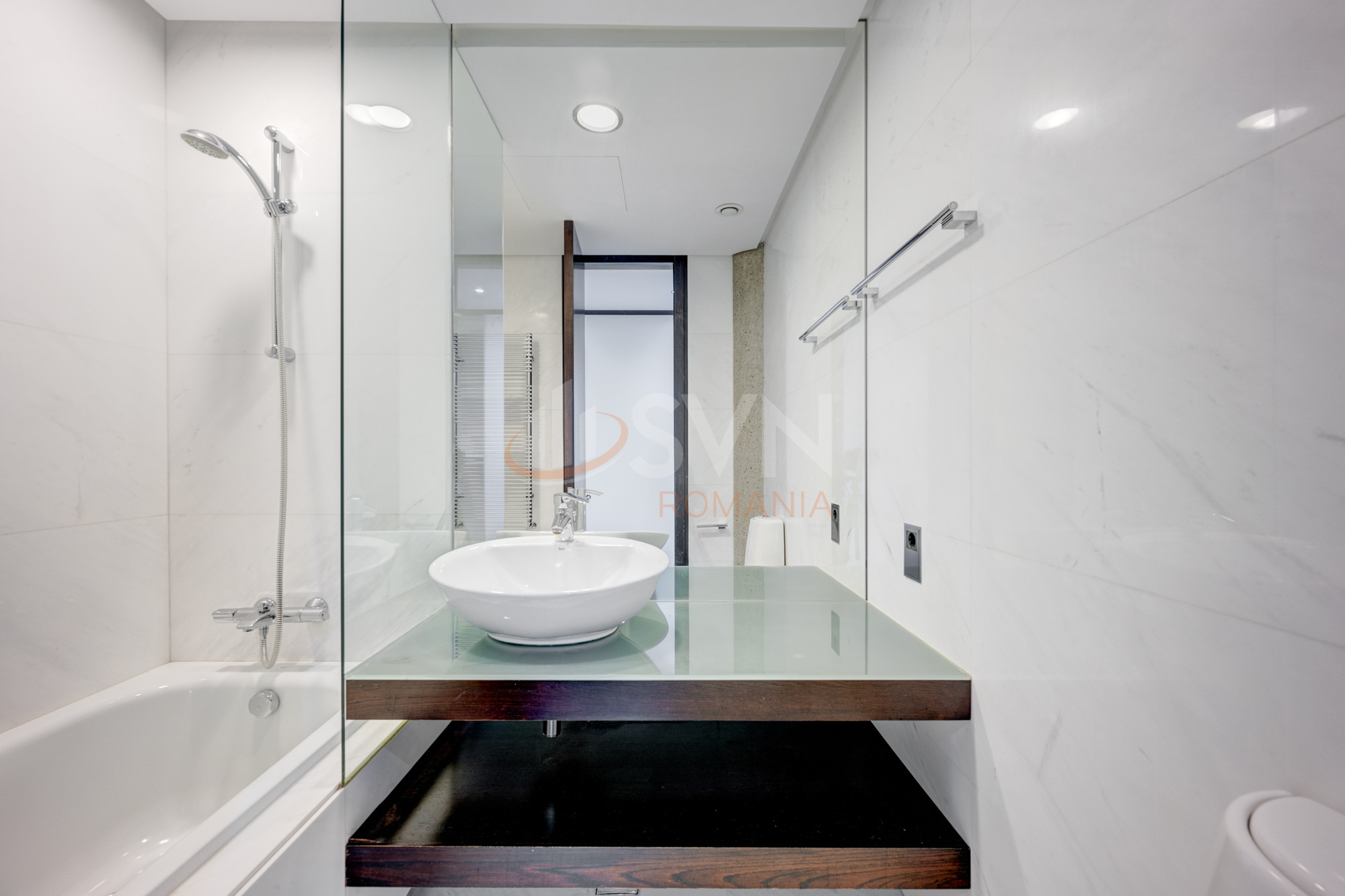 Apartament, 4 camere Bucuresti/Primaverii