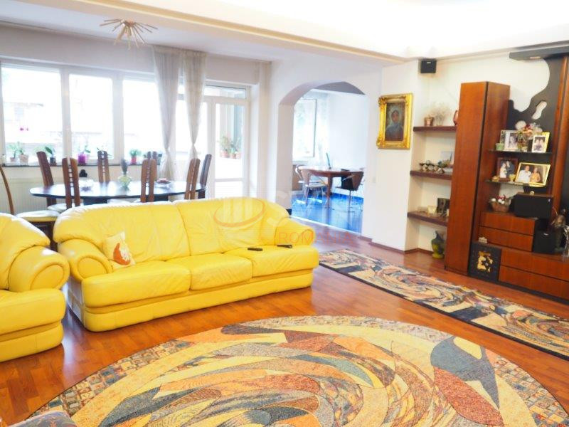 Apartament, 4 camere Bucuresti/Dacia