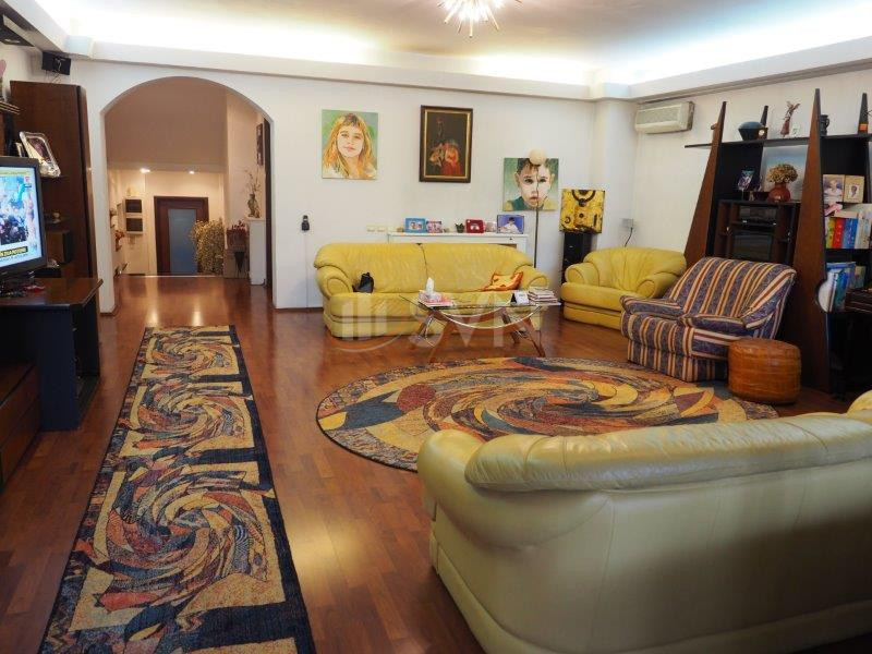 Apartament, 4 camere Bucuresti/Dacia