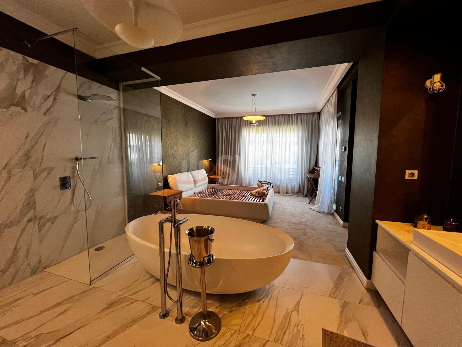 Apartament, 4 camere Bucuresti/Alba Iulia