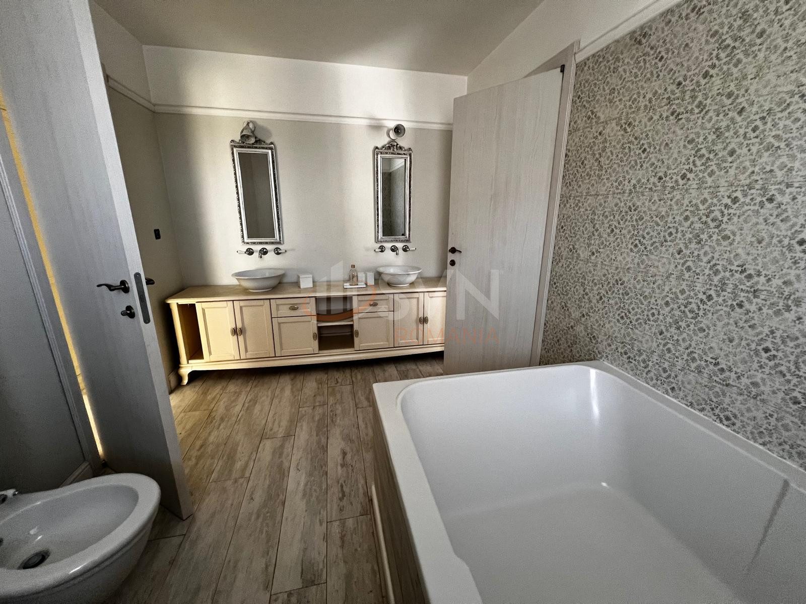 Apartament, 4 camere Bucuresti/Alba Iulia