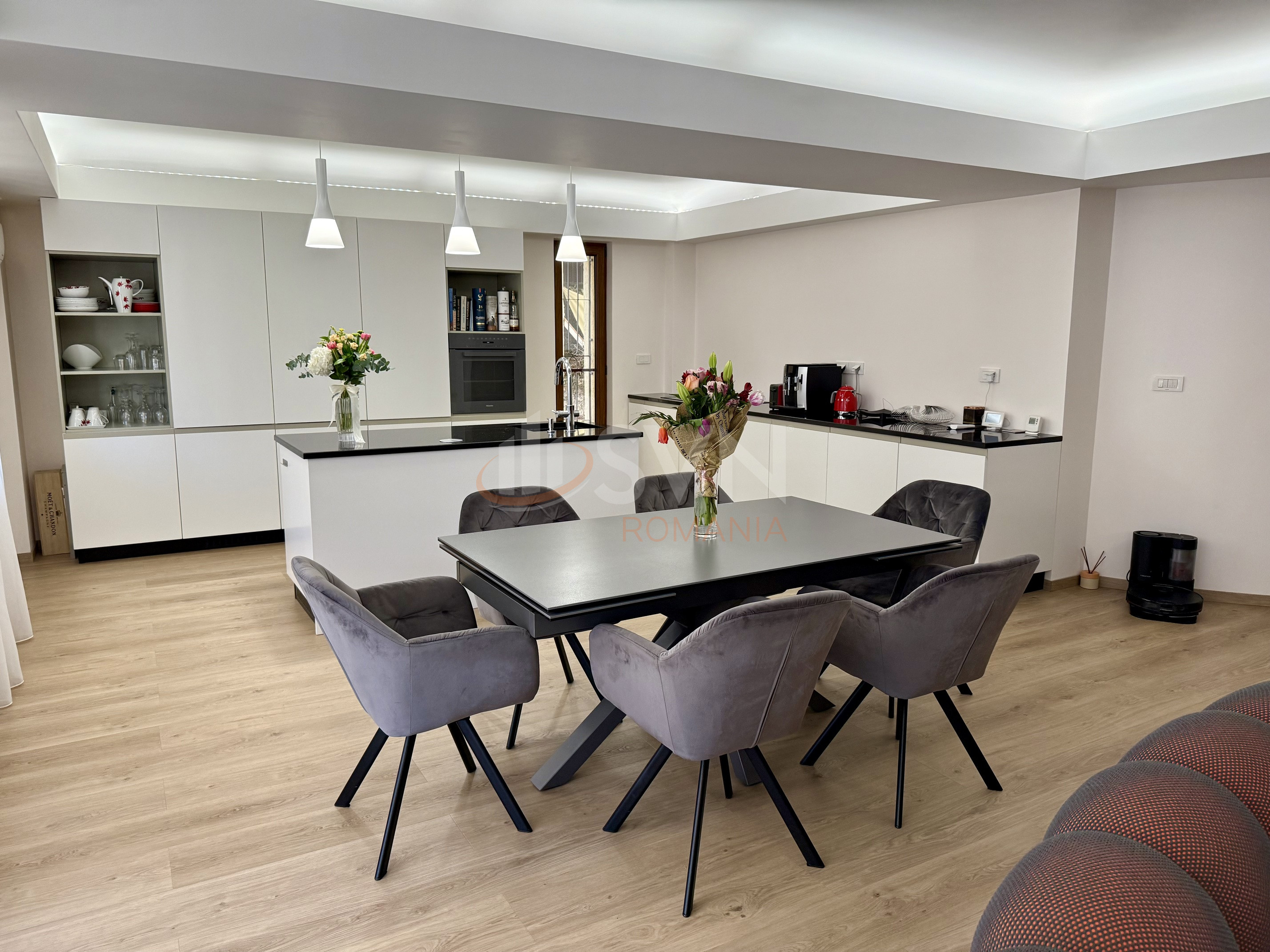 Apartament, 4 camere Bucuresti/Primaverii