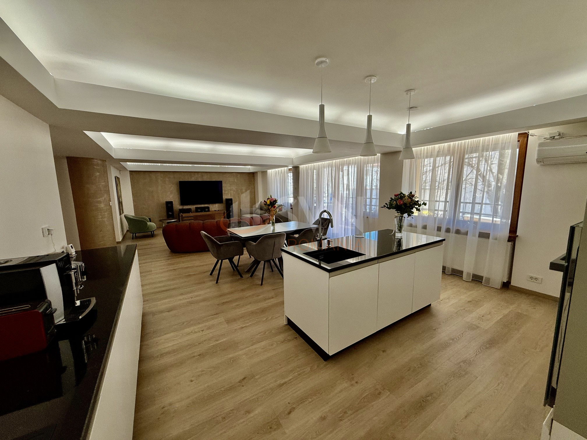 Apartament, 4 camere Bucuresti/Primaverii