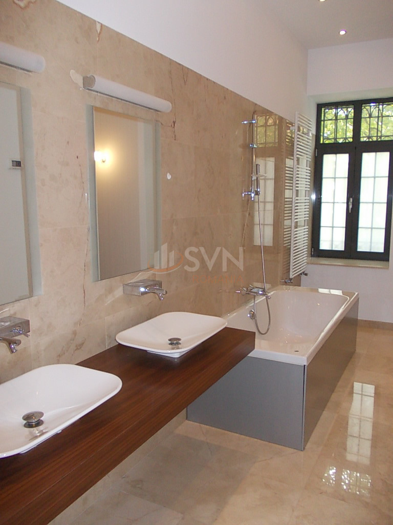 Apartament, 4 camere Bucuresti/Dacia