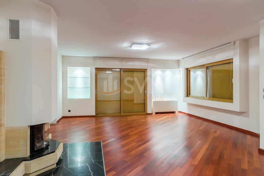 Apartament, 4 camere Bucuresti/Primaverii