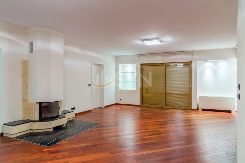 Apartament, 4 camere Bucuresti/Primaverii