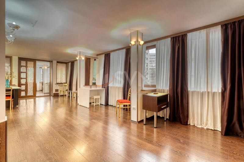 Apartament, 5 camere Bucuresti/1 Mai