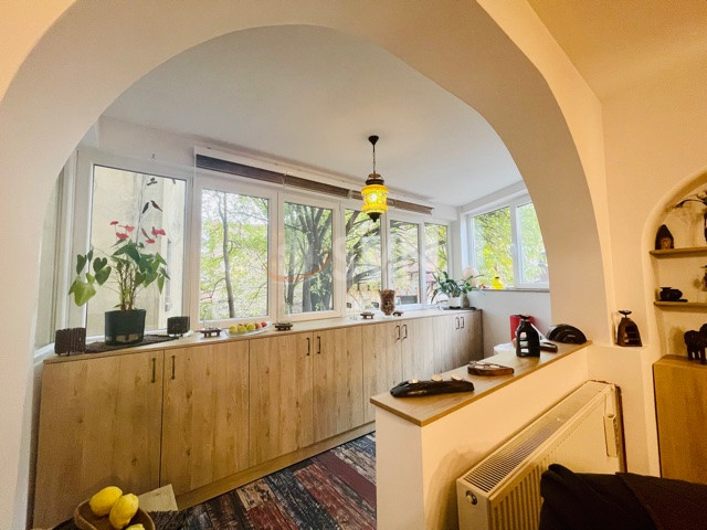 Apartament, 5 camere Bucuresti/Armeneasca