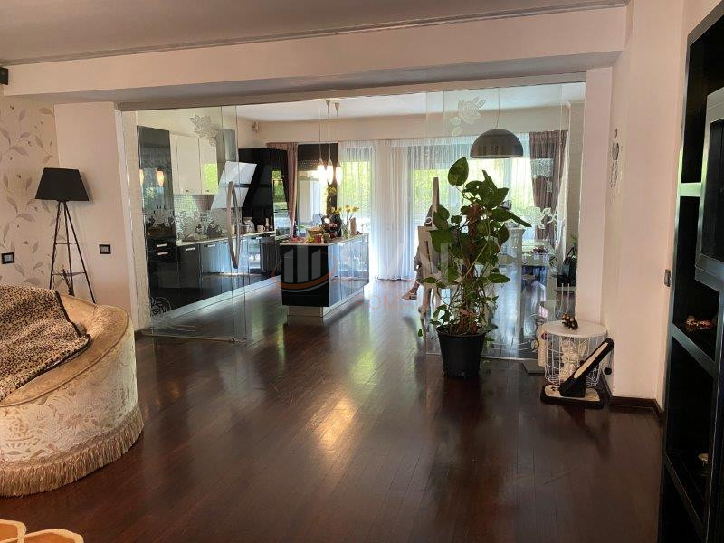 Apartament, 5 camere Bucuresti/Stefan Cel Mare