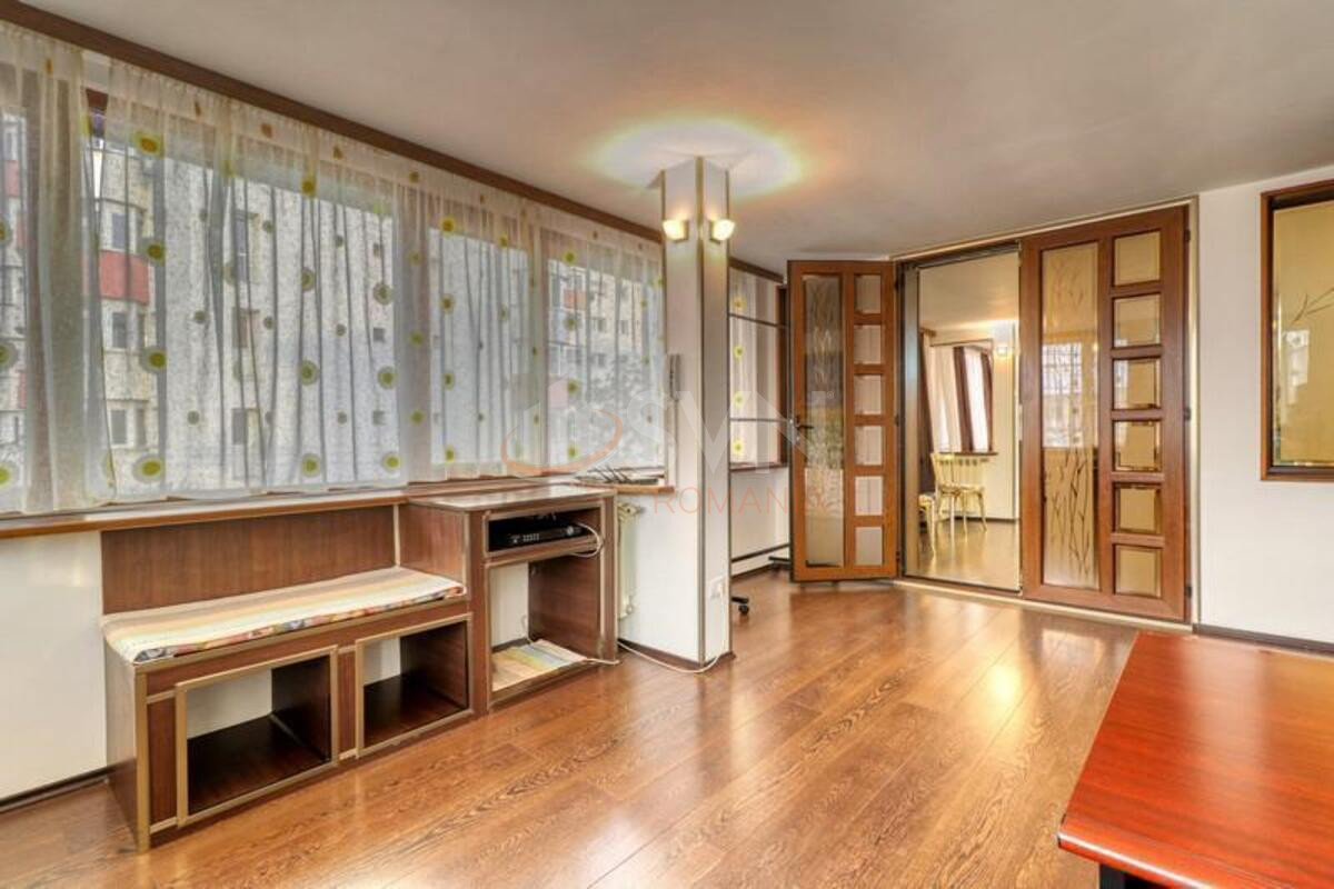 Apartament, 5 camere Bucuresti/1 Mai