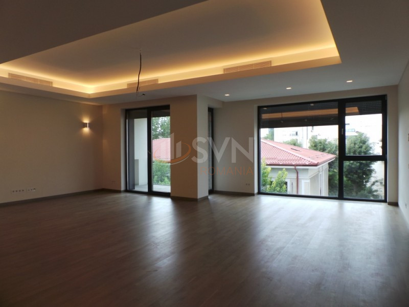 Apartament, 5 camere Bucuresti/Primaverii