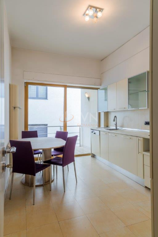 Apartament, 5 camere Bucuresti/Primaverii