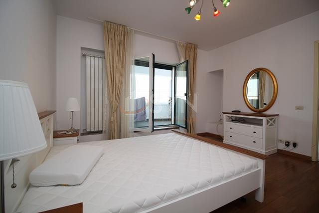 Apartament, 5 camere Bucuresti/Dacia