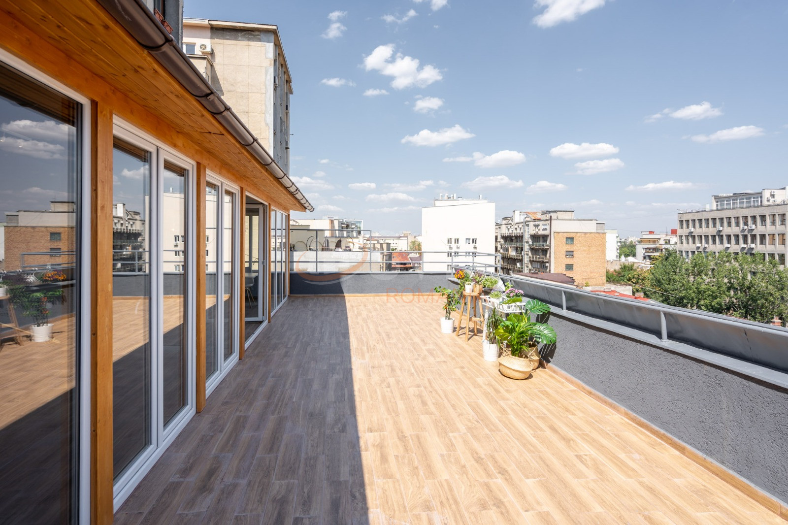 Apartament, 6 camere Bucuresti/P-ta Universitatii