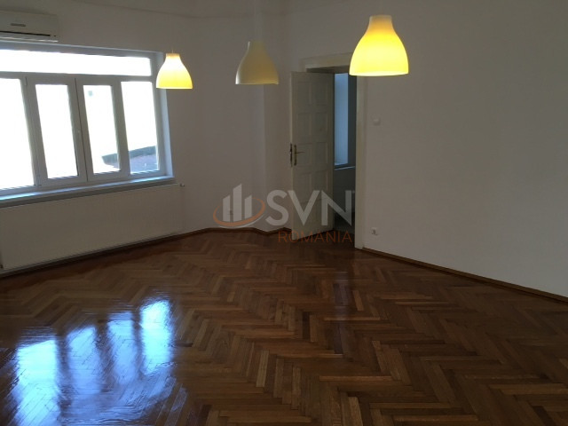 Apartament, 6 camere Bucuresti/Armeneasca