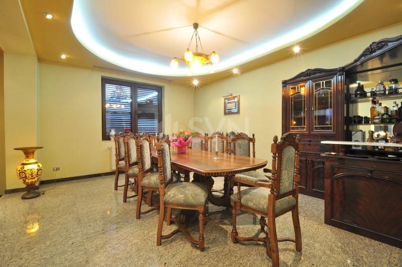 Casa, 10 camere Prahova/9 Mai