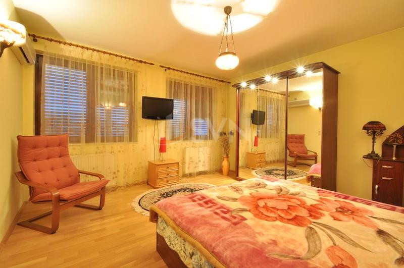 Casa, 10 camere Prahova/9 Mai