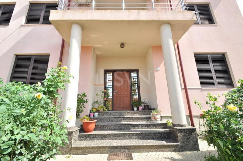 Casa, 10 camere Prahova/9 Mai