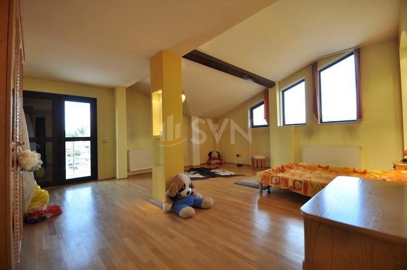 Casa, 10 camere Prahova/9 Mai