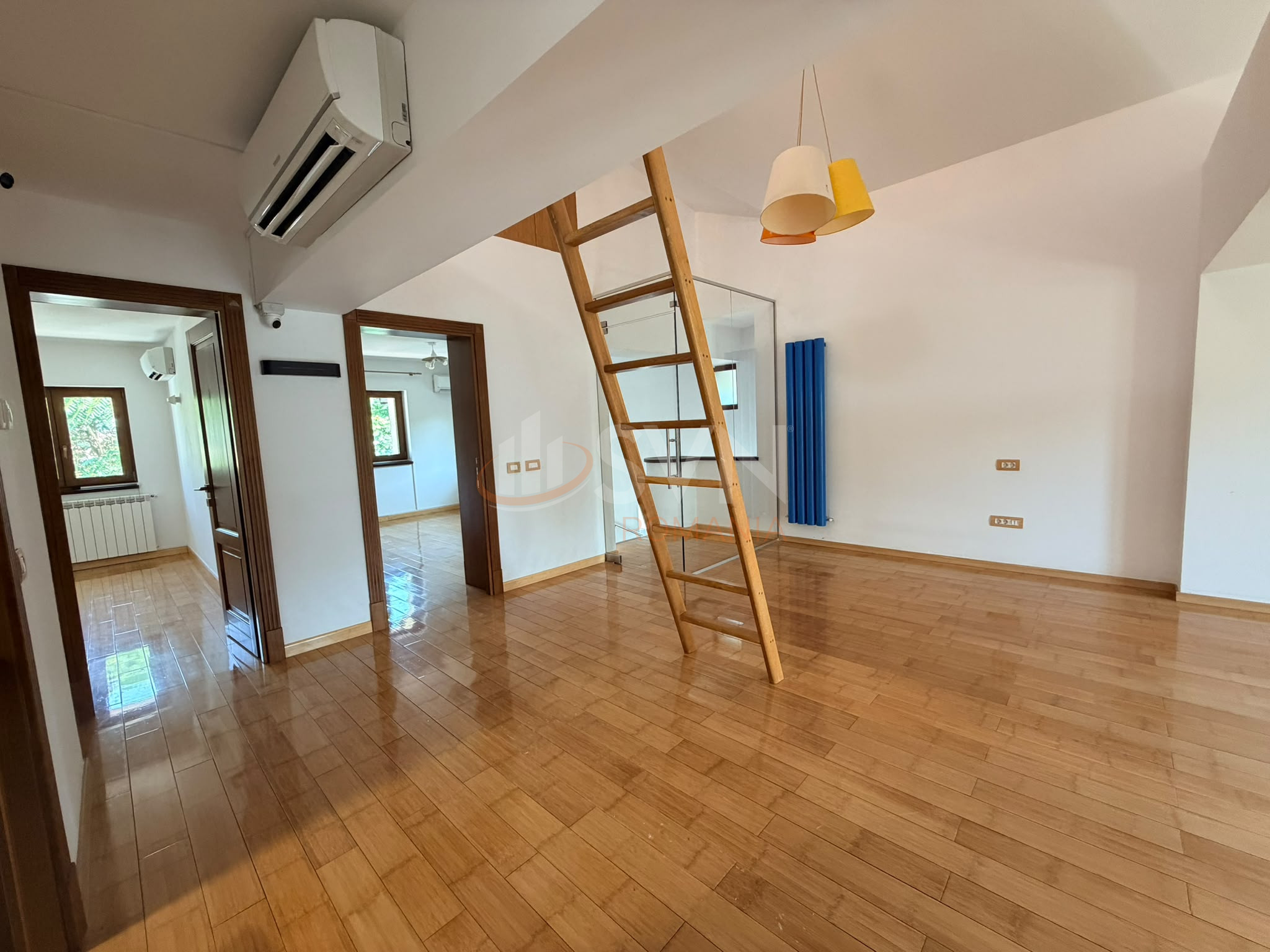 Casa, 11 camere Bucuresti/P-ta Unirii