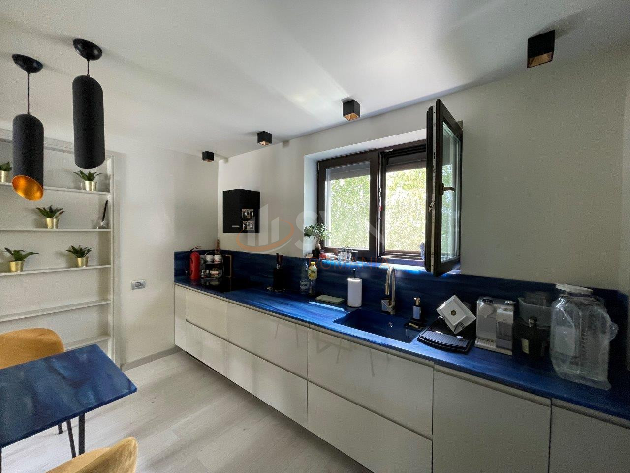 Casa, 12 camere Bucuresti/Domenii