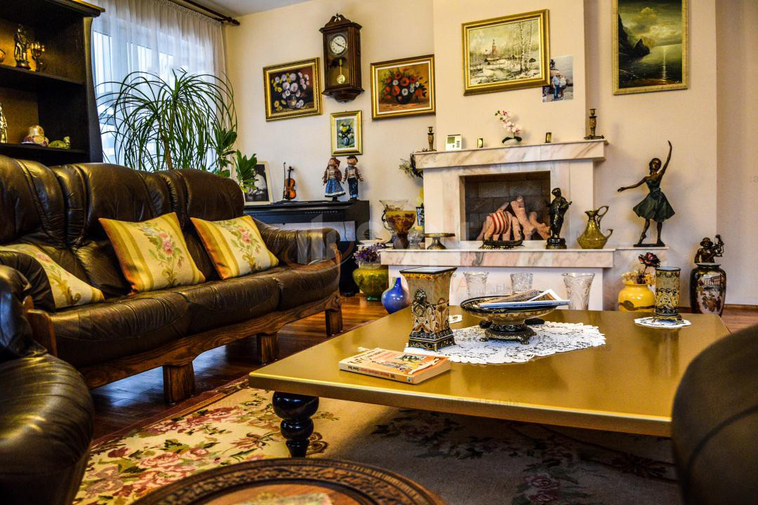 Casa, 12 camere Prahova/Centru