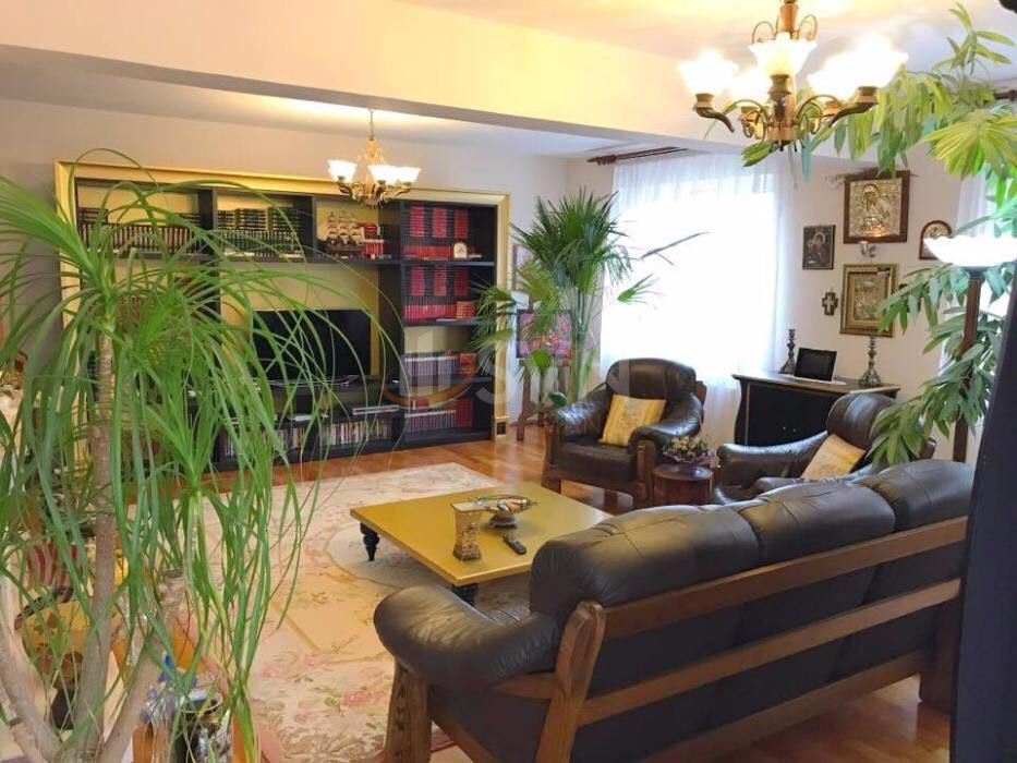 Casa, 12 camere Prahova/Centru