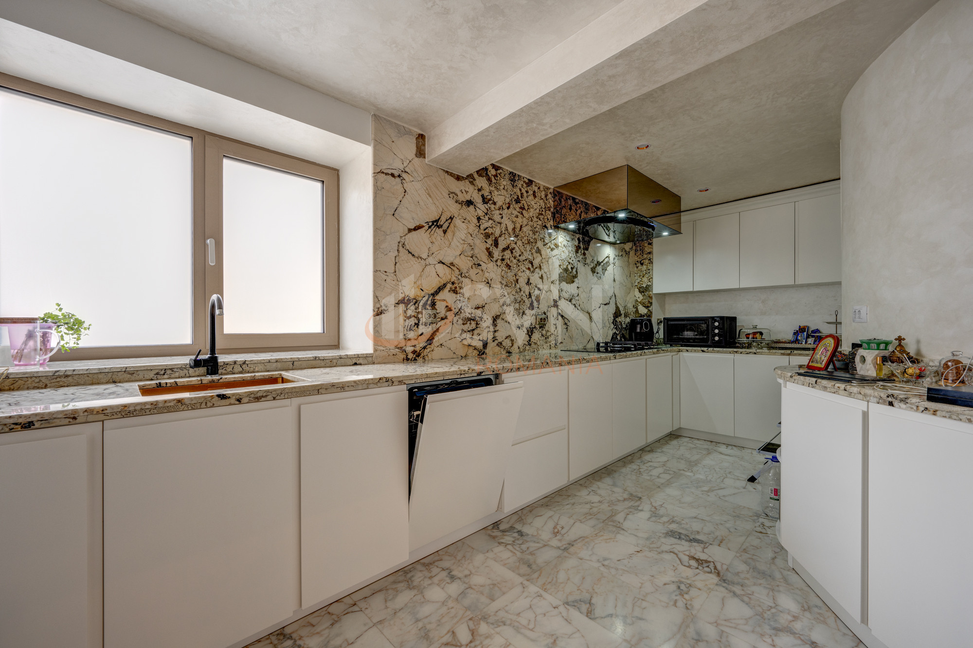 Casa, 12 camere Bucuresti/Iancu Nicolae