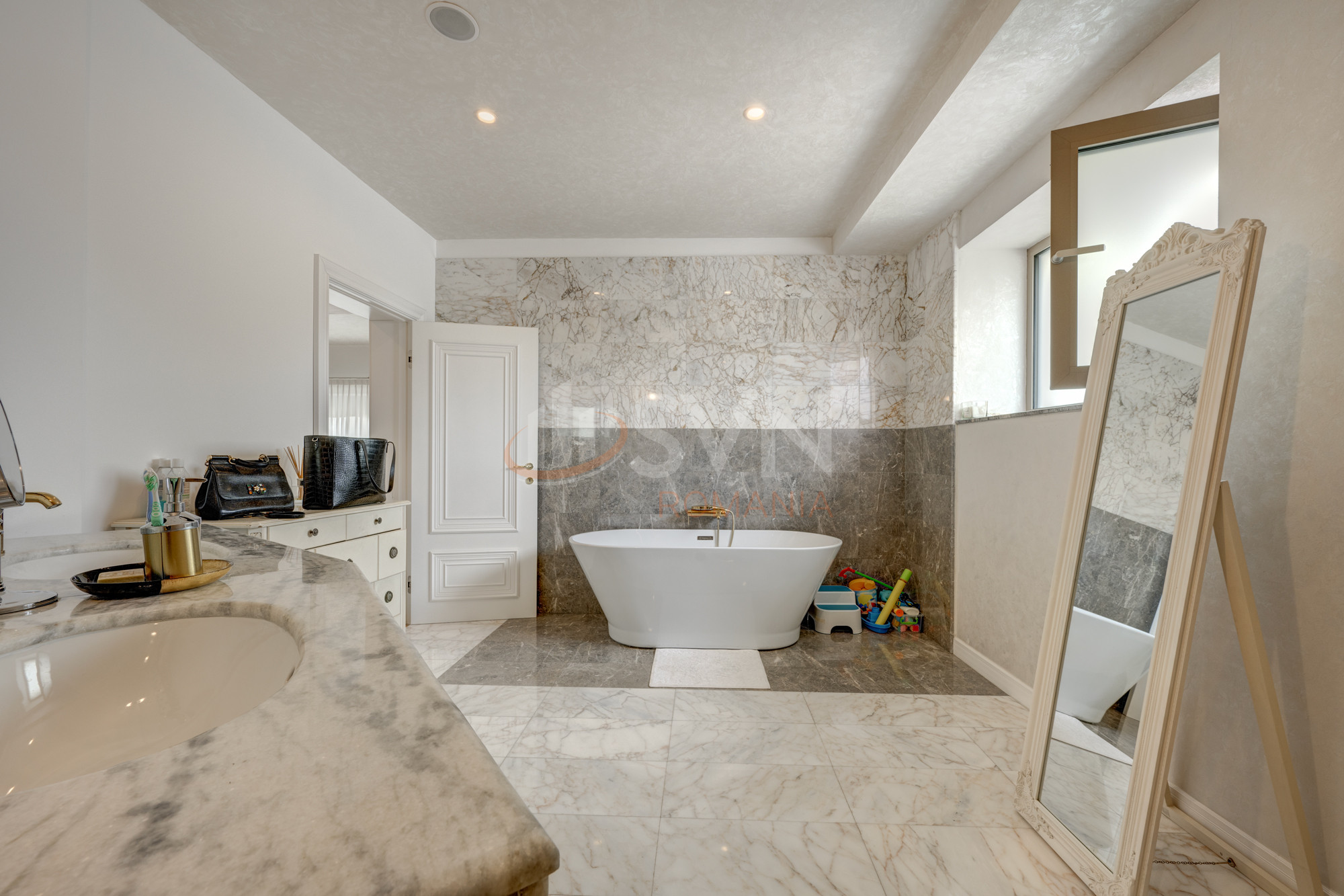 Casa, 12 camere Bucuresti/Iancu Nicolae