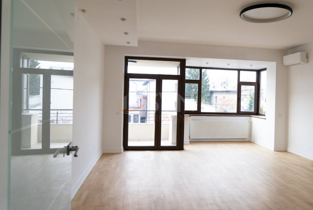 Casa, 14 camere Bucuresti/Domenii