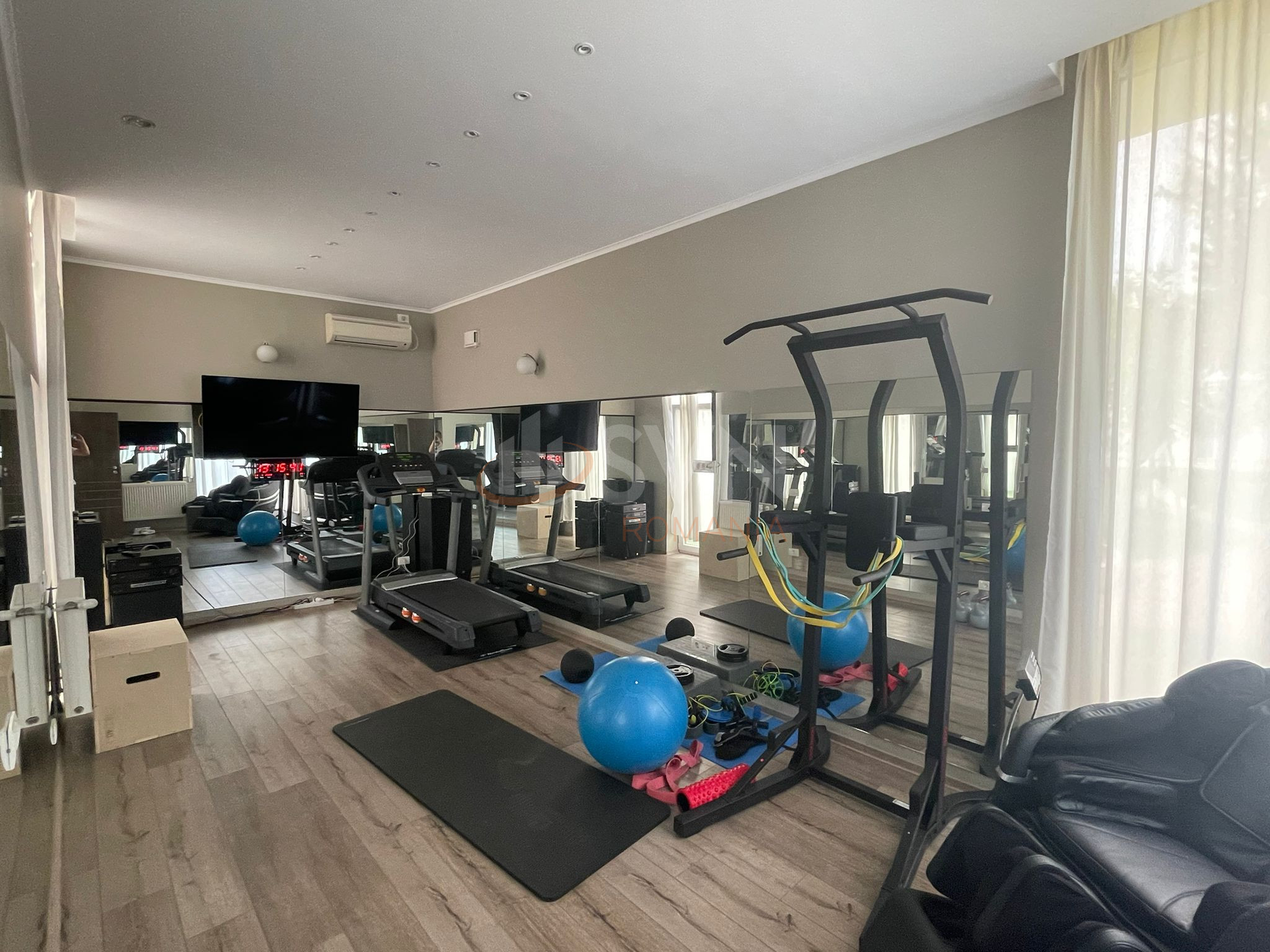 Casa, 14 camere Dambovita/Centru