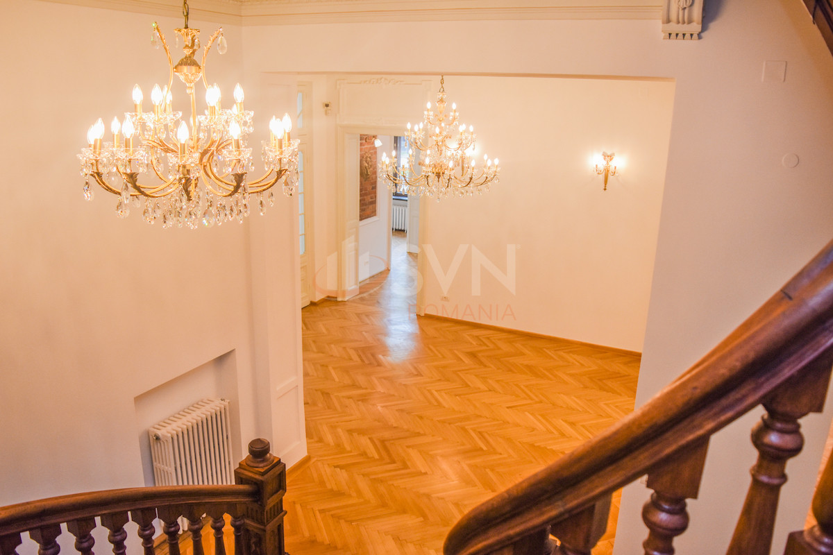Casa, 28 camere Bucuresti/P-ta Victoriei