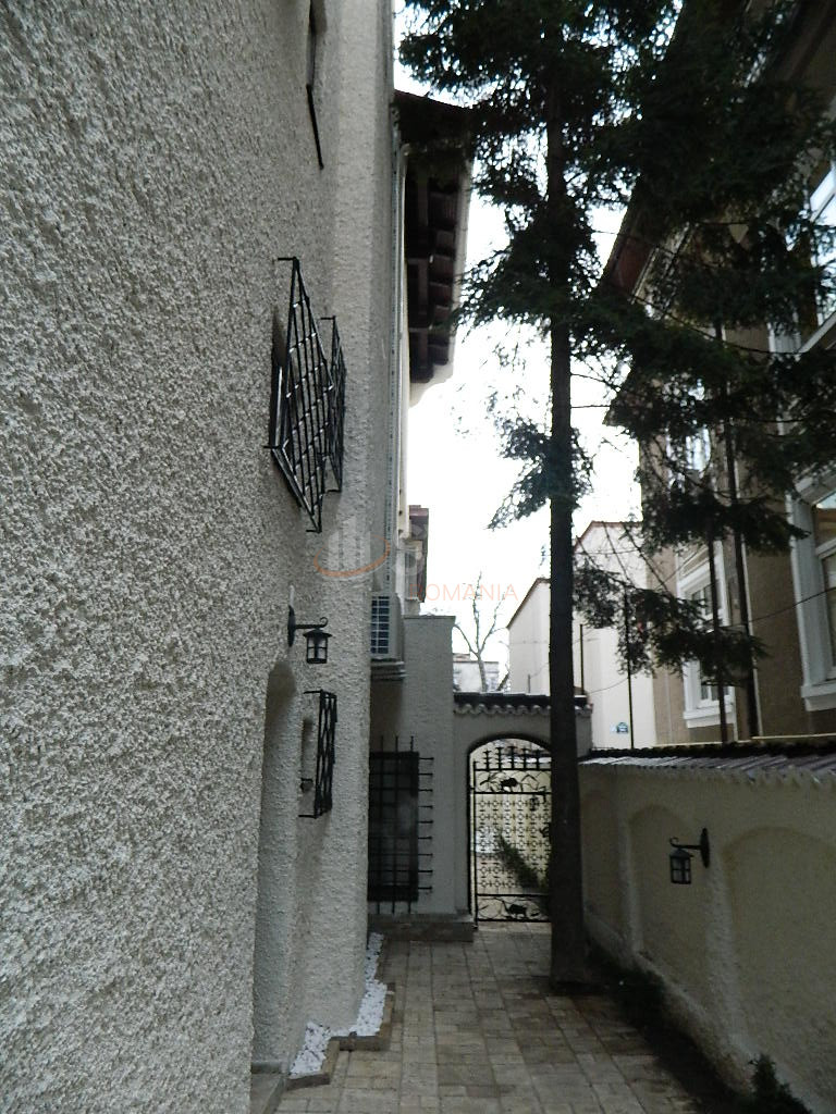 Casa, 5 camere Bucuresti/Capitale
