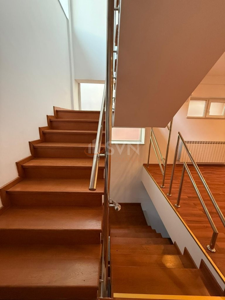 Casa, 5 camere Bucuresti/1 Mai