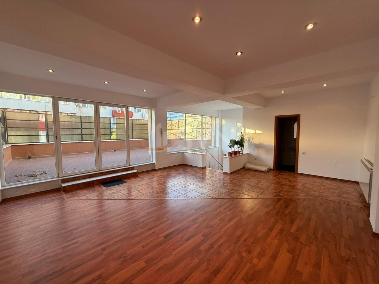 Casa, 5 camere Bucuresti/1 Mai