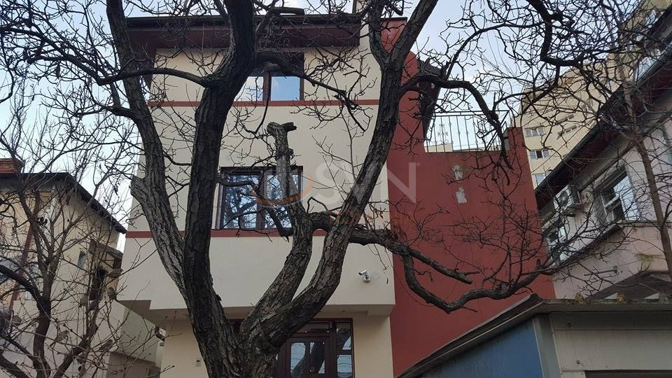 Casa, 5 camere Bucuresti/Banu Manta