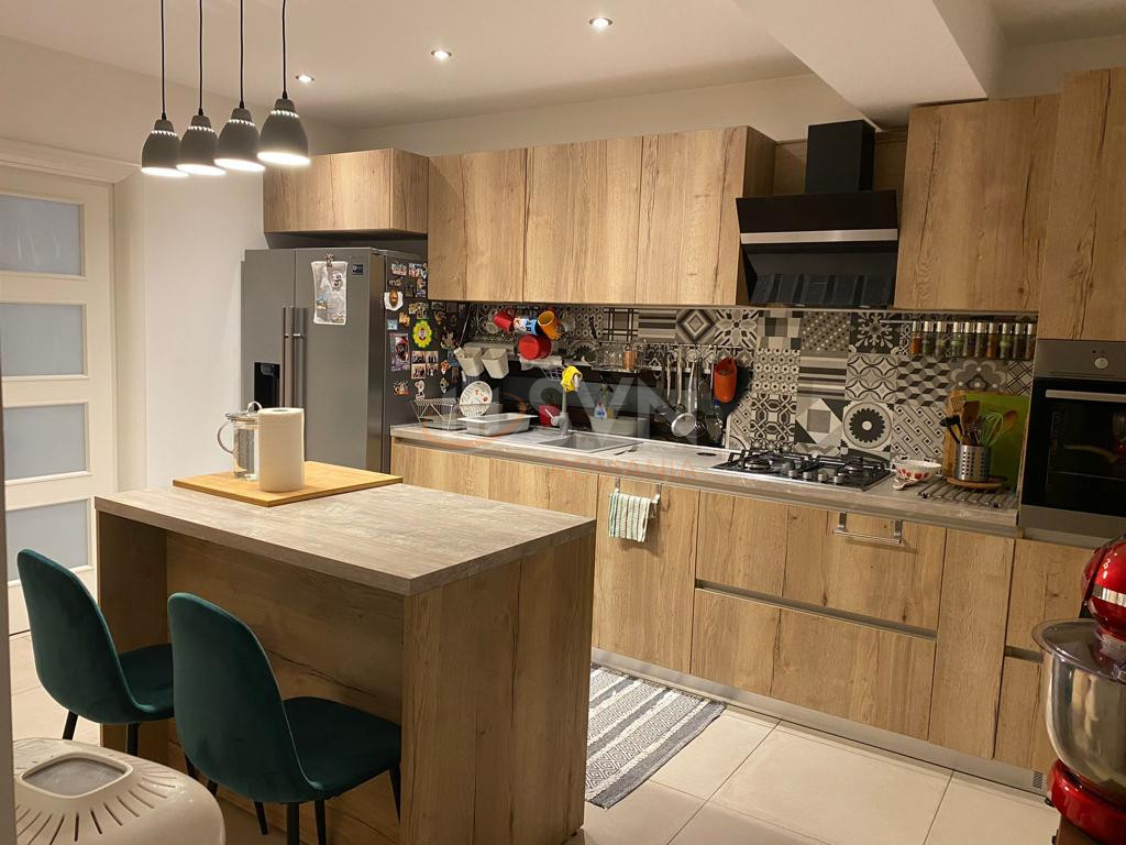 Casa, 5 camere Bucuresti/Titan