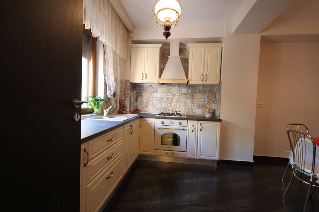 Casa, 5 camere Bucuresti/Domenii