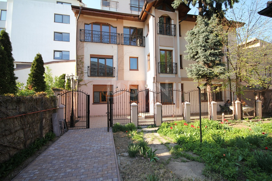 Casa, 5 camere Bucuresti/Domenii