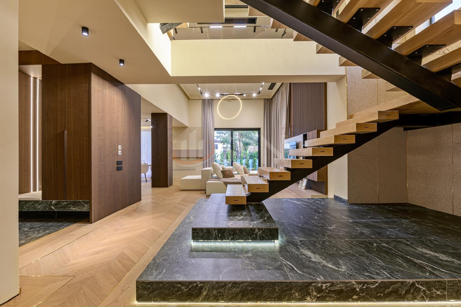 Casa, 5 camere Bucuresti/Iancu Nicolae