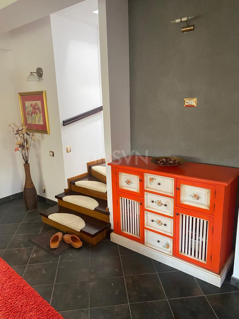 Casa, 5 camere Dambovita/Centru