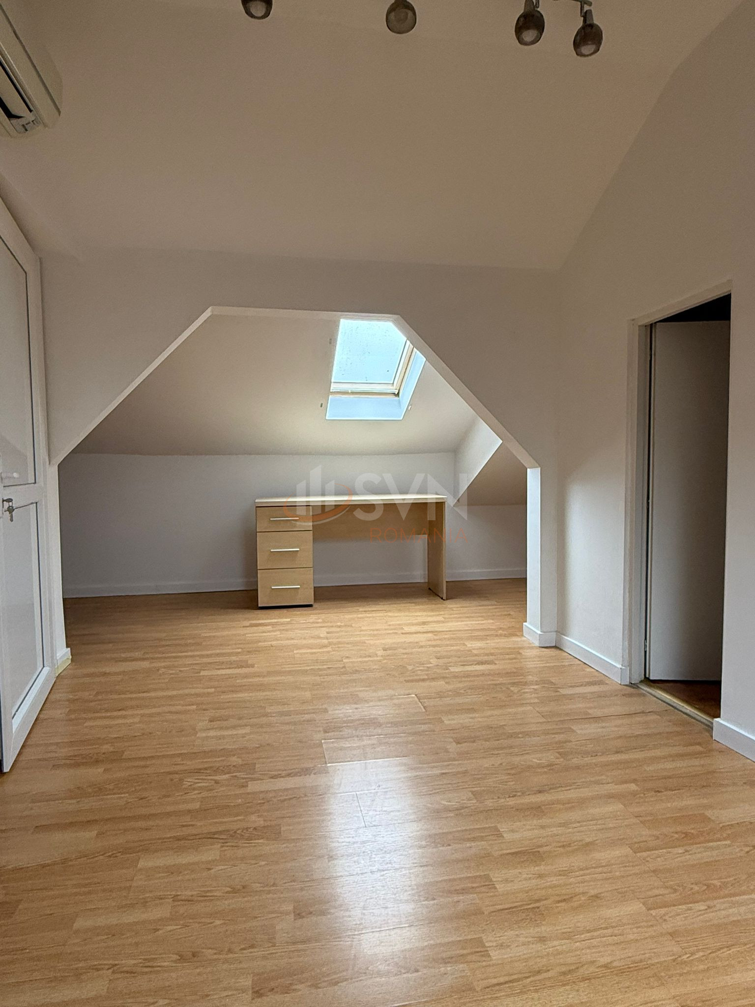 Casa, 5 camere Bucuresti/P-ta Presei Libere