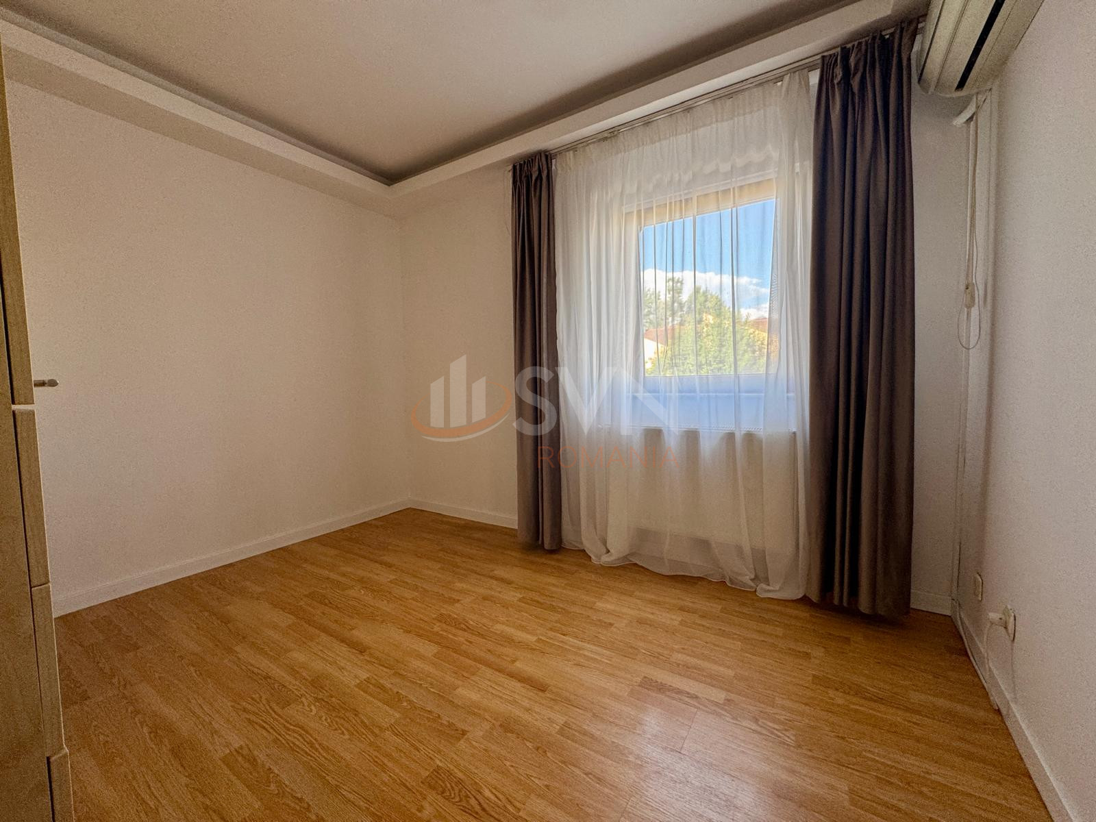 Casa, 5 camere Bucuresti/P-ta Presei Libere