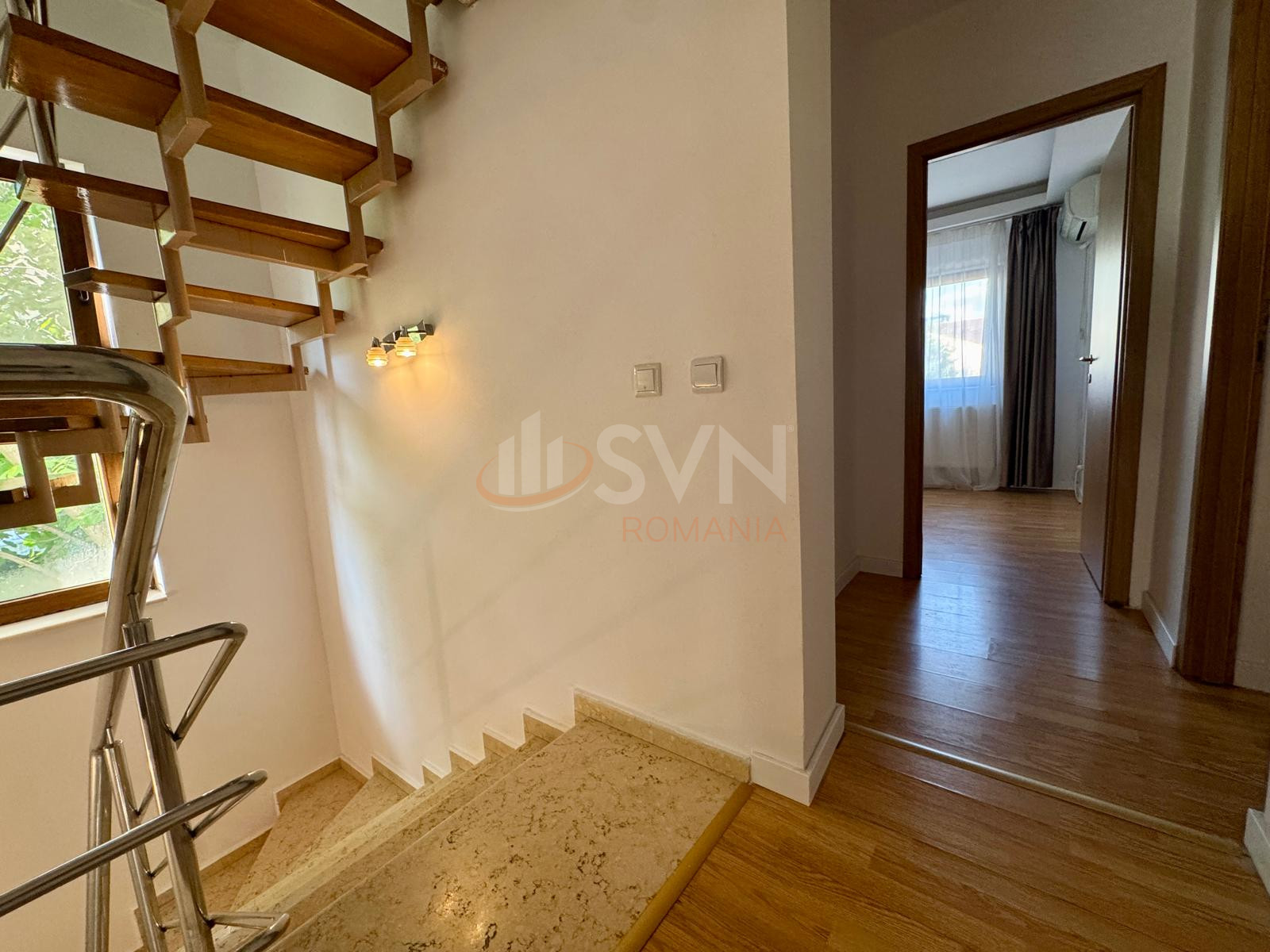 Casa, 5 camere Bucuresti/P-ta Presei Libere