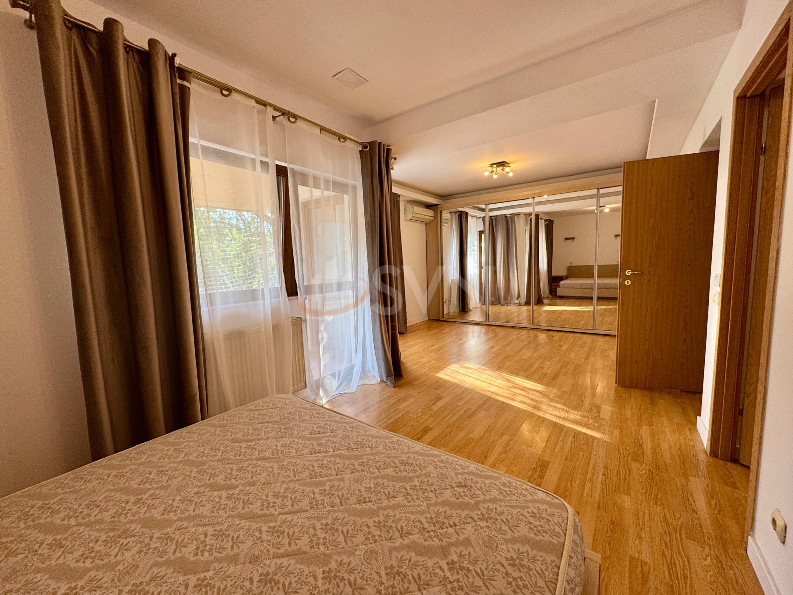Casa, 5 camere Bucuresti/P-ta Presei Libere