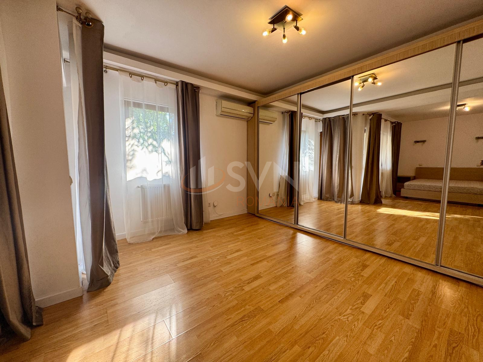 Casa, 5 camere Bucuresti/P-ta Presei Libere