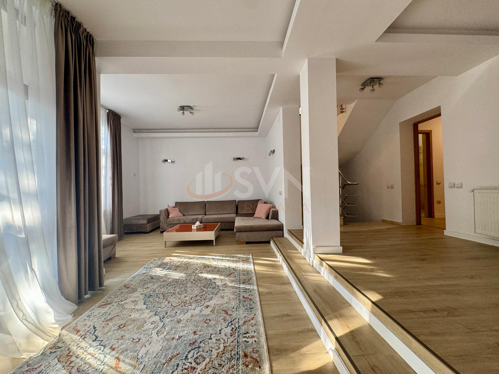 Casa, 5 camere Bucuresti/P-ta Presei Libere