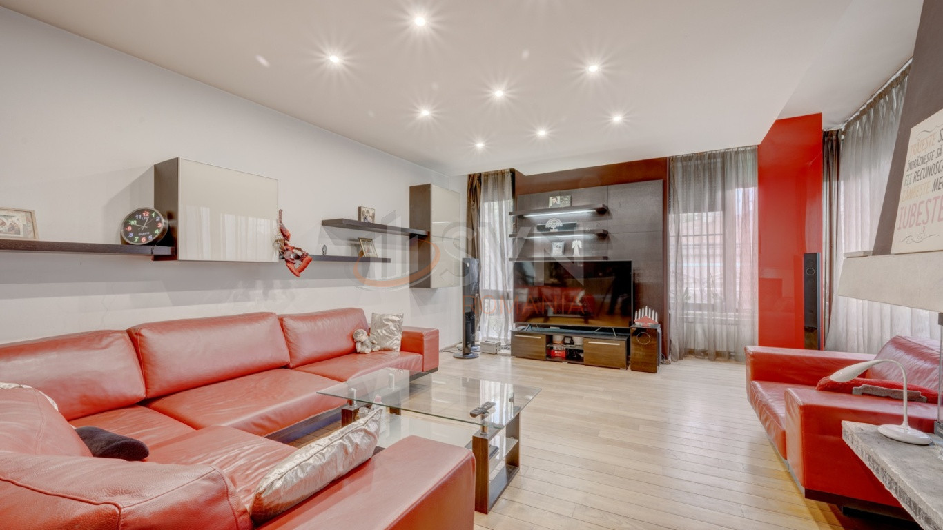 Casa, 5 camere Bucuresti/P-ta Unirii