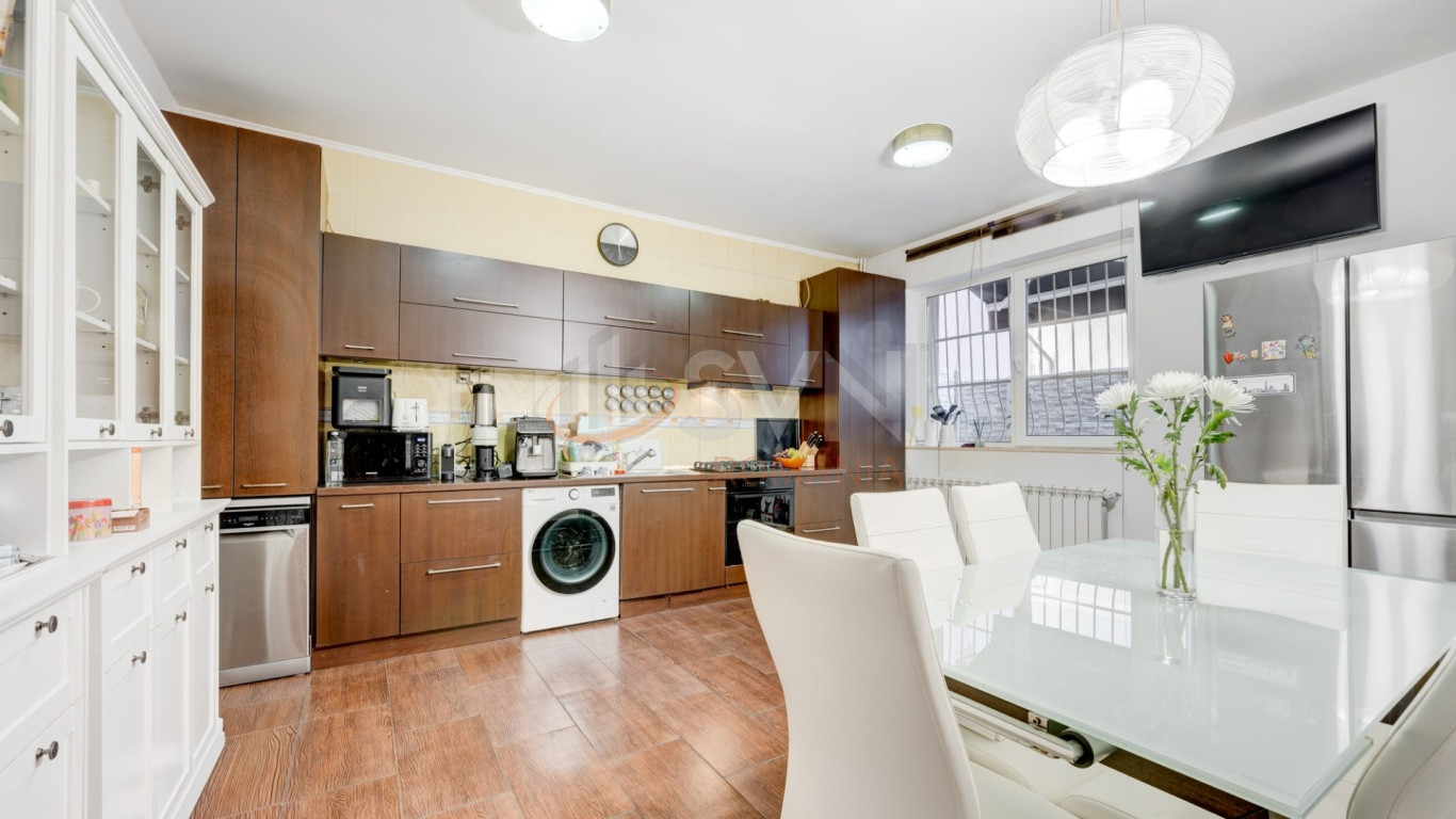 Casa, 5 camere Bucuresti/Bucurestii Noi