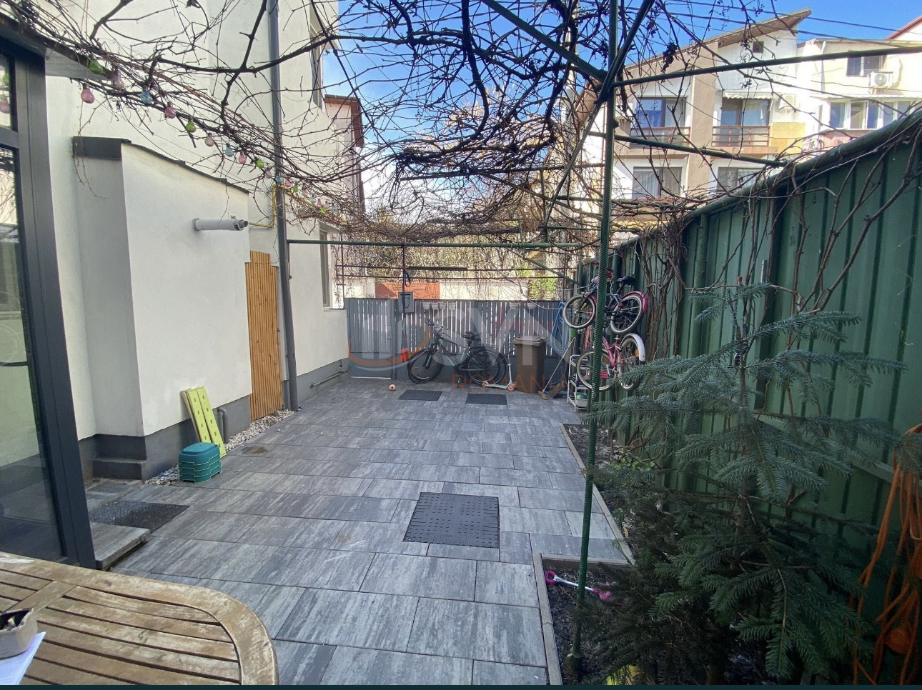 Casa, 5 camere Bucuresti/1 Mai
